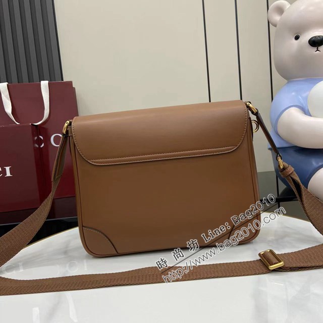 Gucci專櫃古馳最新款Emblem系列男士單肩斜挎包 jh2710型號：821154